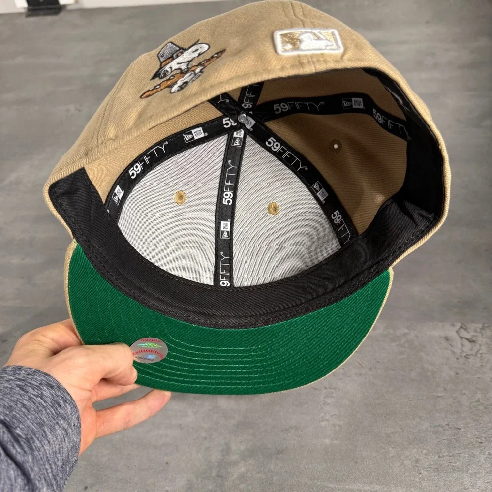 New Era New York Yankees 59FIFTY Hat 7 1/8 Tan Snoopy Peanuts Thanksgiving Cap